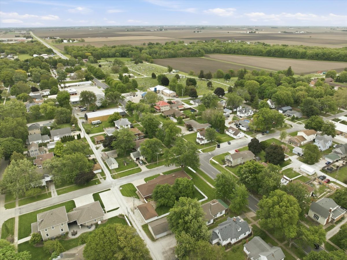 306 E Oak Street, Fairbury, IL 61739