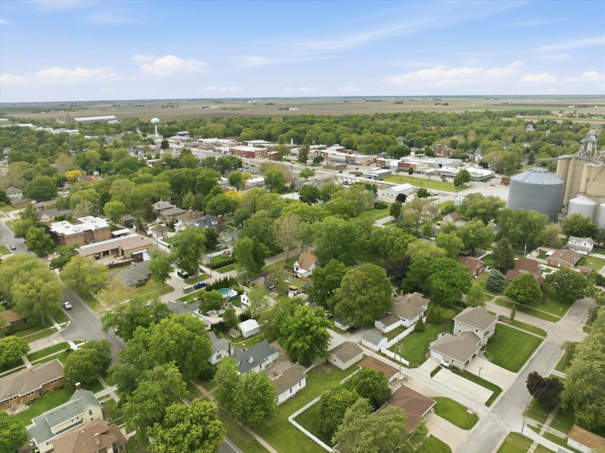 306 E Oak Street, Fairbury, IL 61739