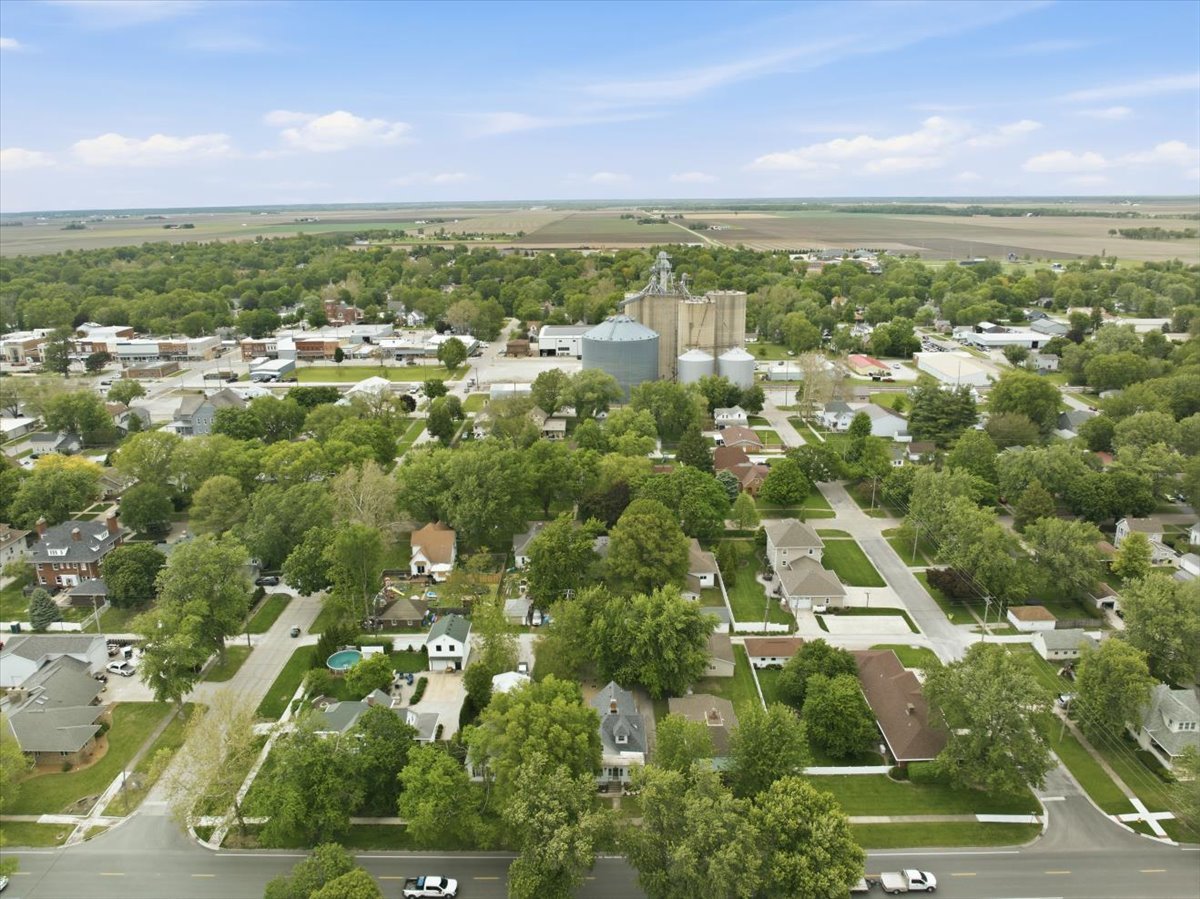 306 E Oak Street, Fairbury, IL 61739