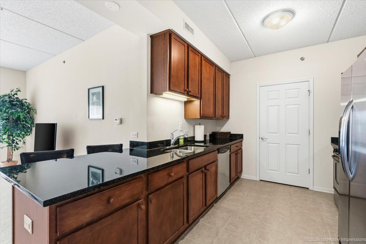 9530 Cook Avenue #411, Oak Lawn, IL 60453