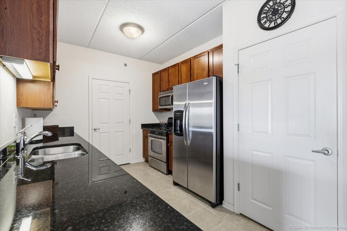 9530 Cook Avenue #411, Oak Lawn, IL 60453
