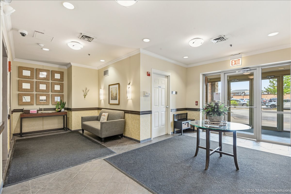 9530 Cook Avenue #411, Oak Lawn, IL 60453