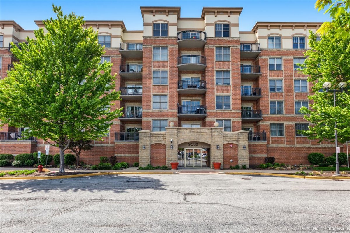 9530 Cook Avenue #411, Oak Lawn, IL 60453