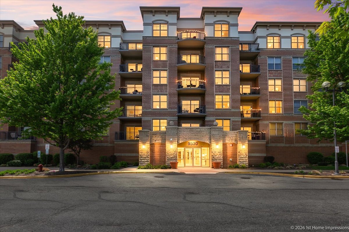 9530 Cook Avenue #411, Oak Lawn, IL 60453