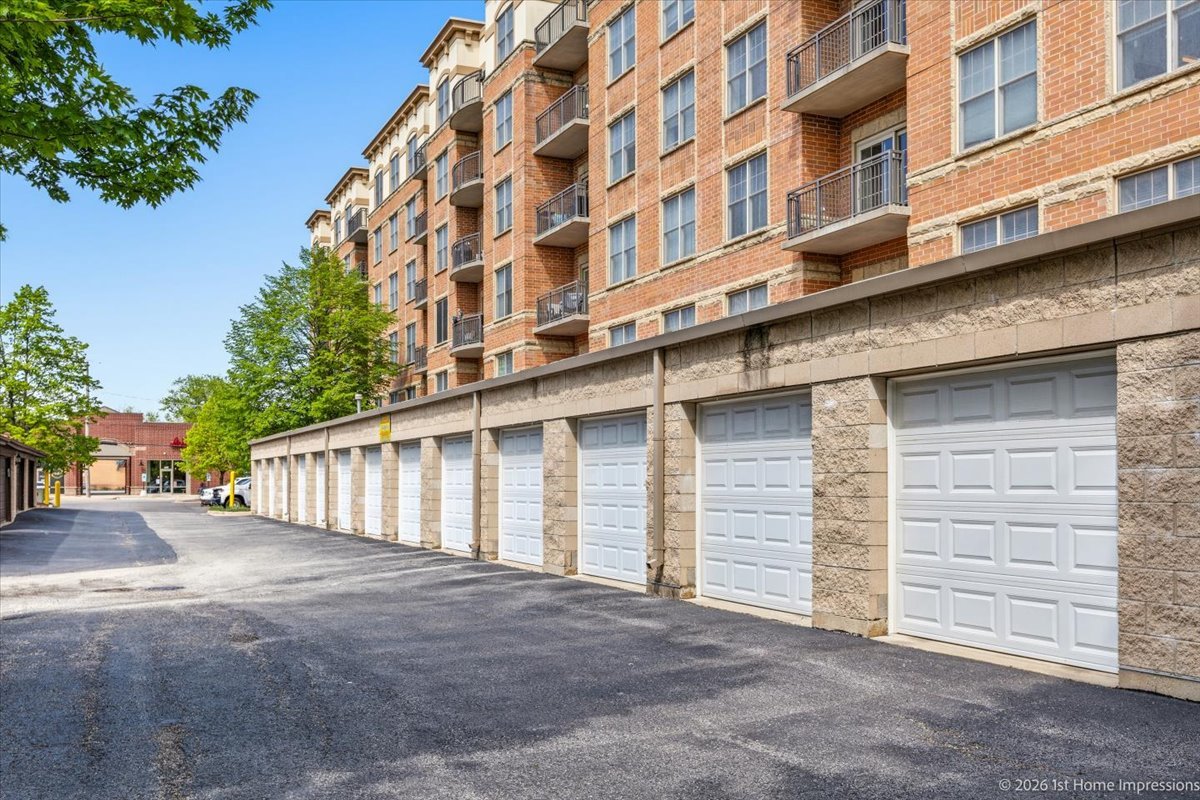 9530 Cook Avenue #411, Oak Lawn, IL 60453