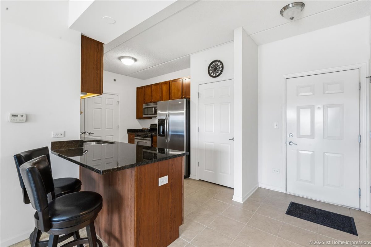 9530 Cook Avenue #411, Oak Lawn, IL 60453