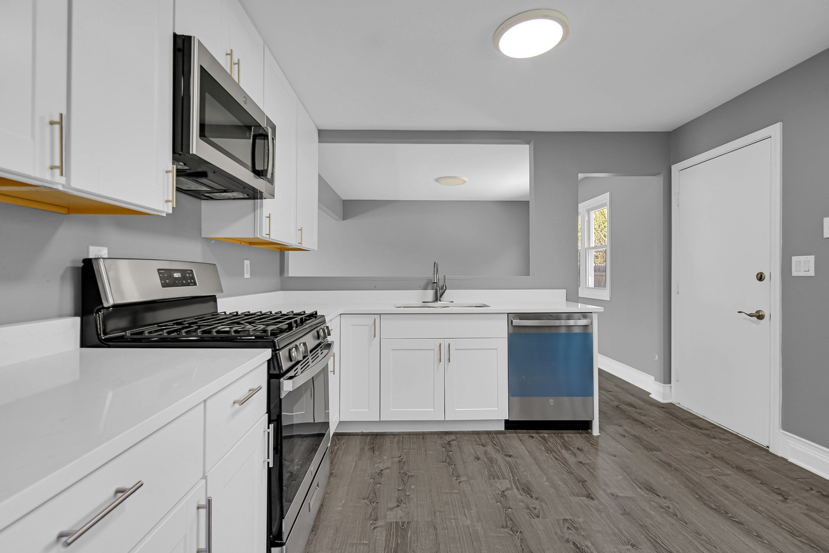 28W502 LEVERENZ Road, Naperville, IL 60564