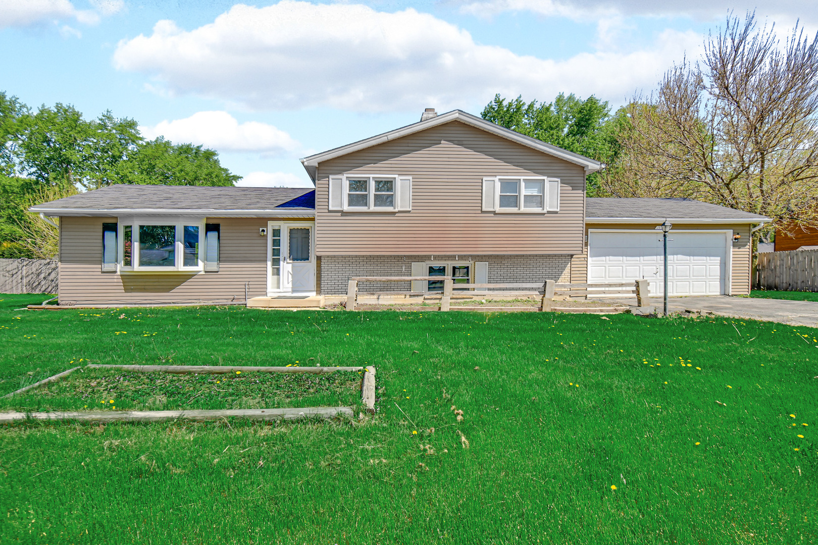 28W502 LEVERENZ Road, Naperville, IL 60564