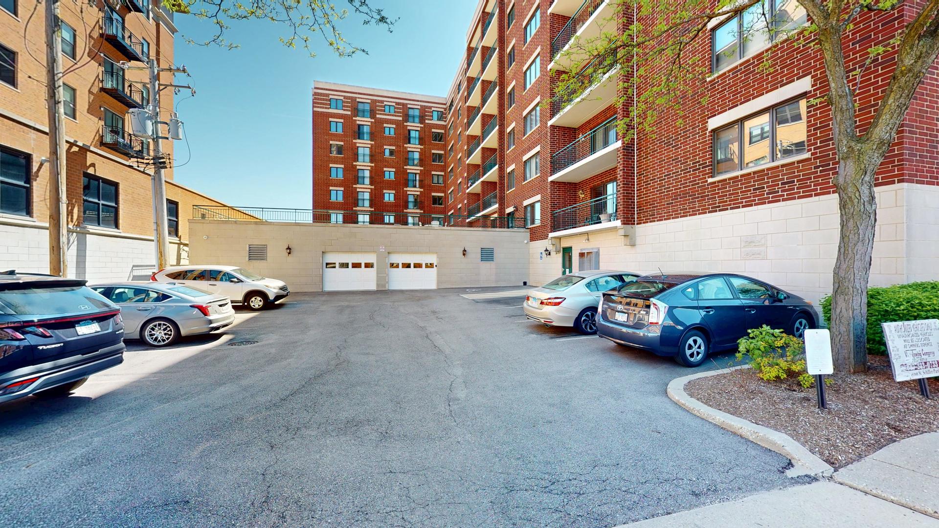 201 N Vail Avenue #207, Arlington Heights, IL 60004