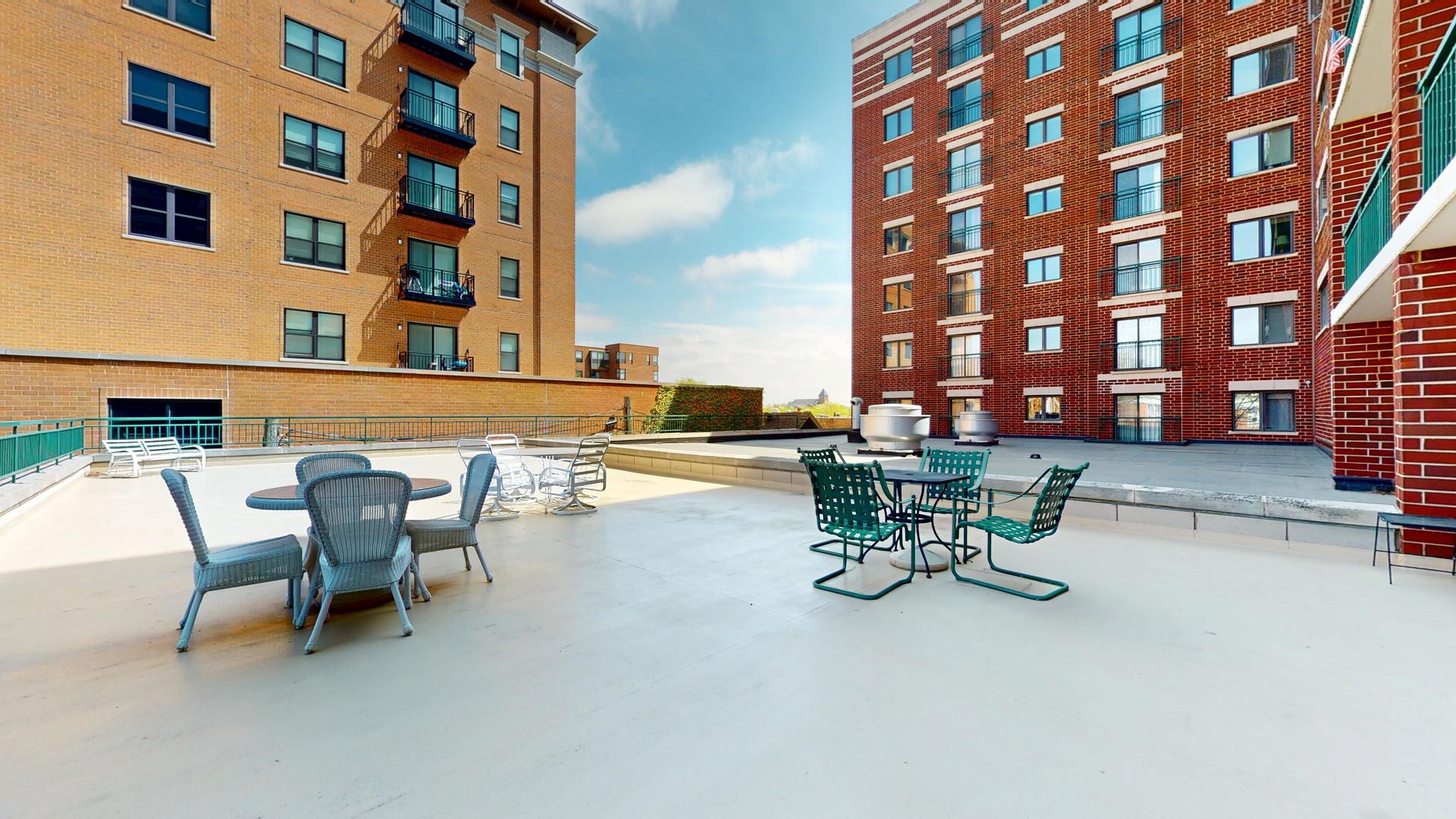 201 N Vail Avenue #207, Arlington Heights, IL 60004