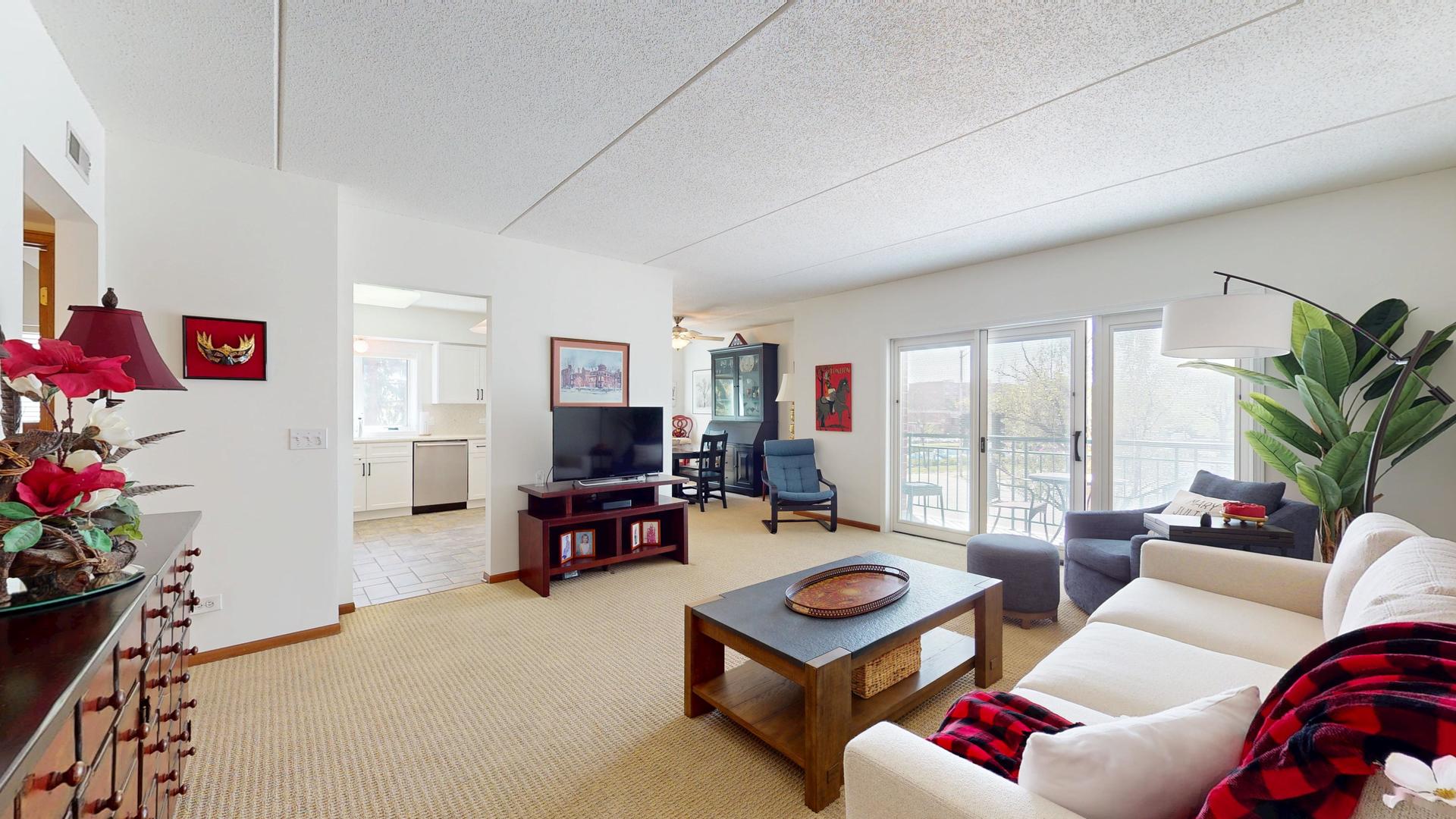 201 N Vail Avenue #207, Arlington Heights, IL 60004