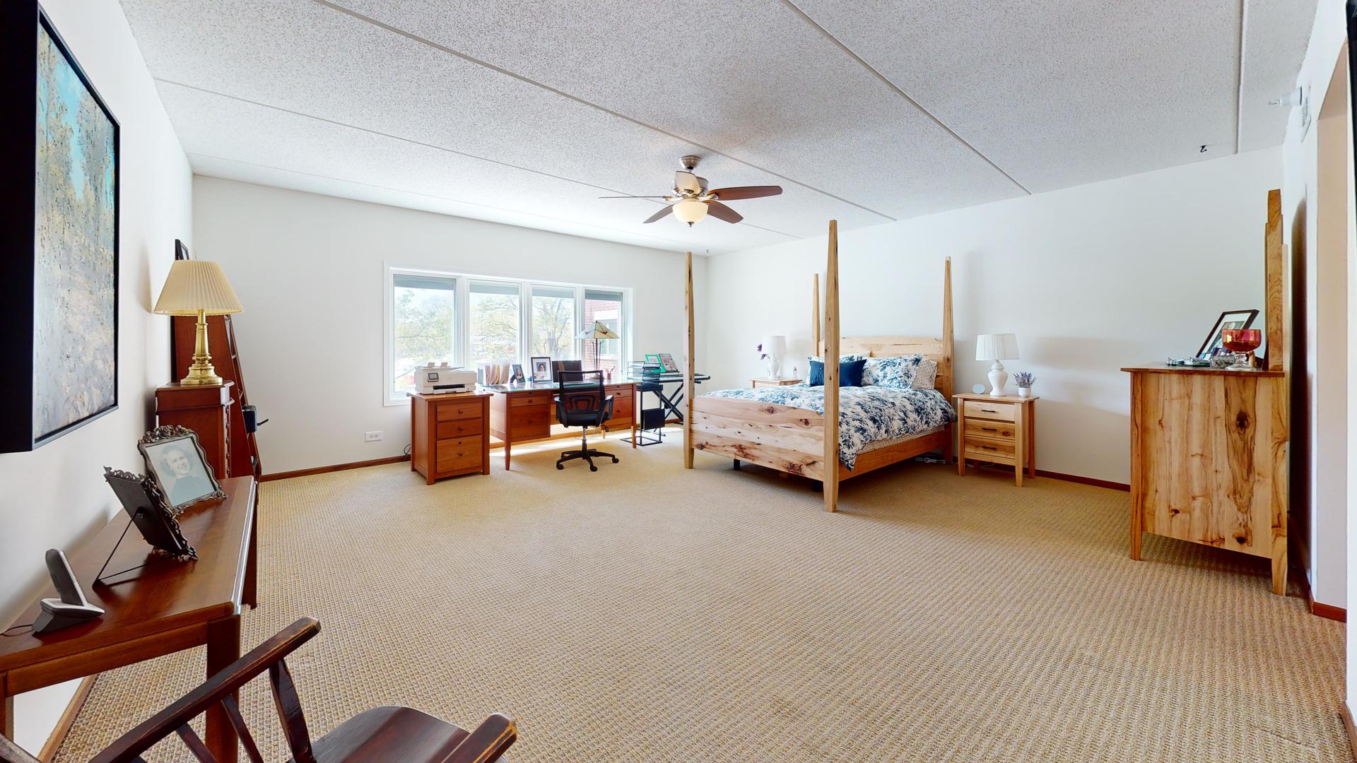 201 N Vail Avenue #207, Arlington Heights, IL 60004