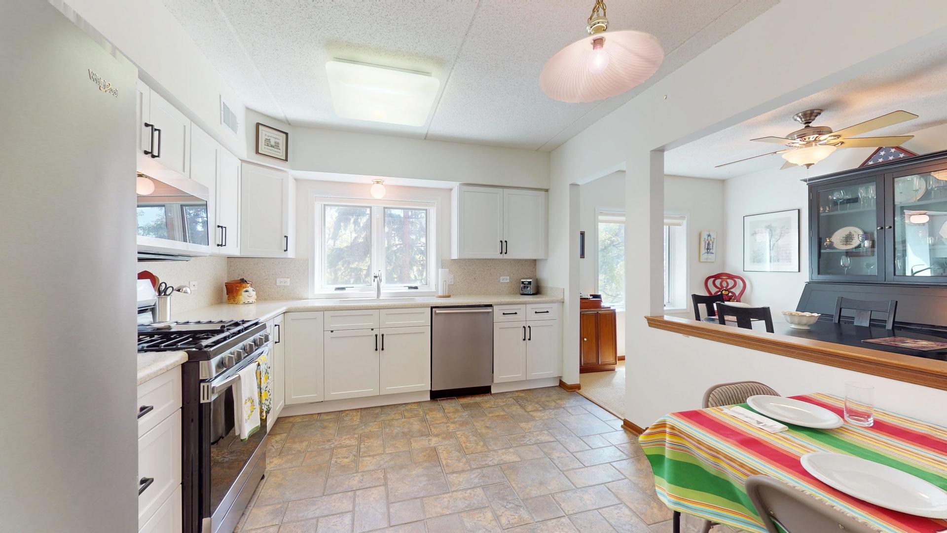 201 N Vail Avenue #207, Arlington Heights, IL 60004