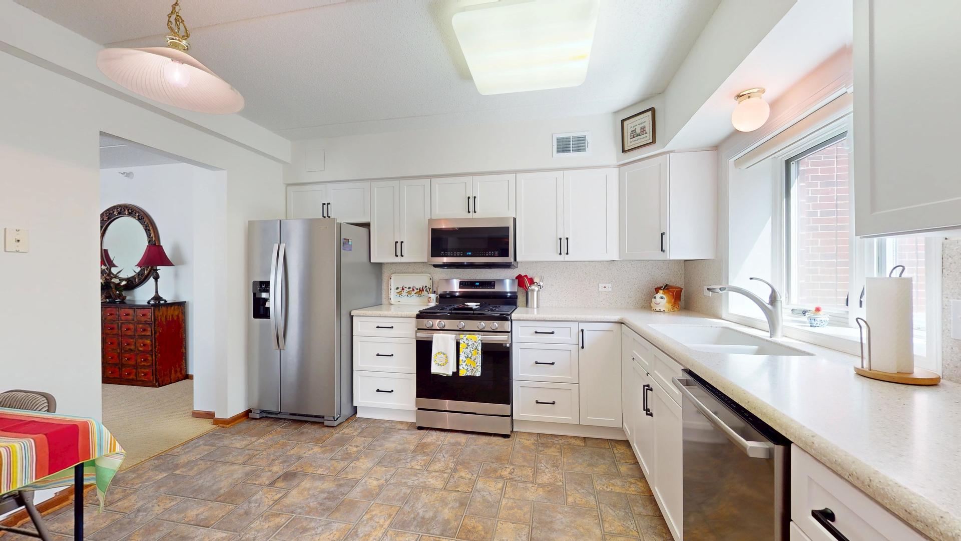 201 N Vail Avenue #207, Arlington Heights, IL 60004