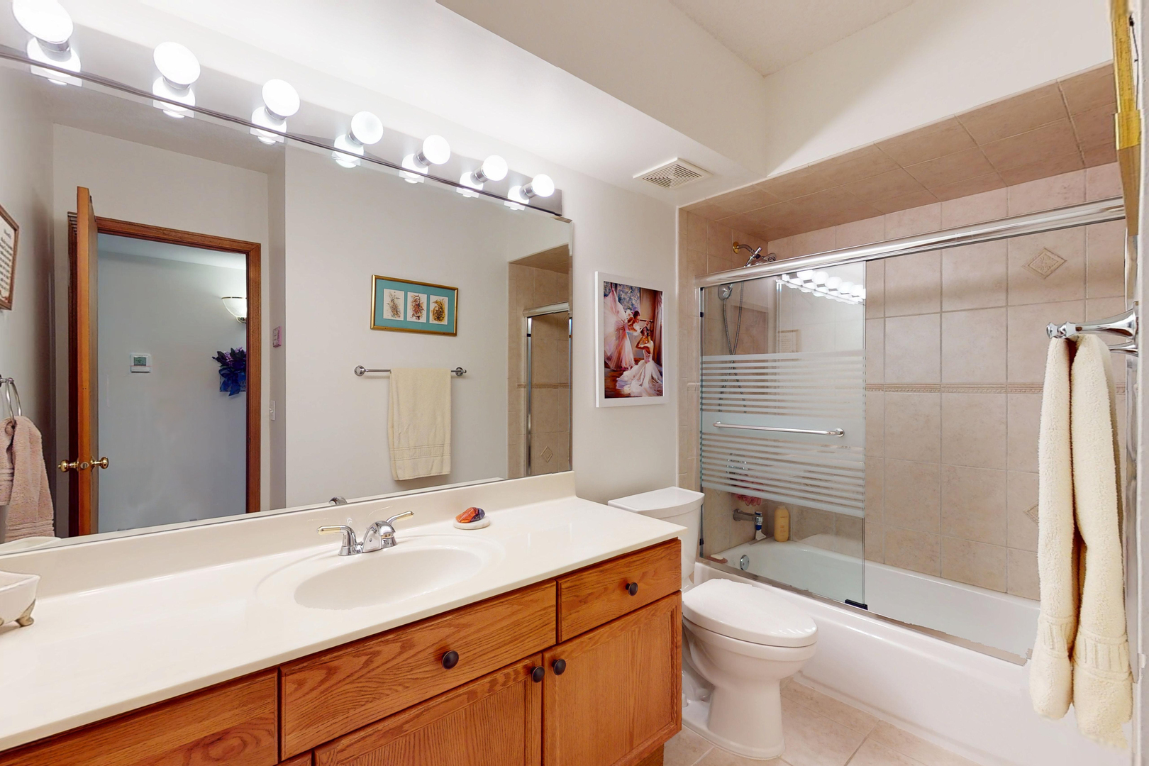 201 N Vail Avenue #207, Arlington Heights, IL 60004
