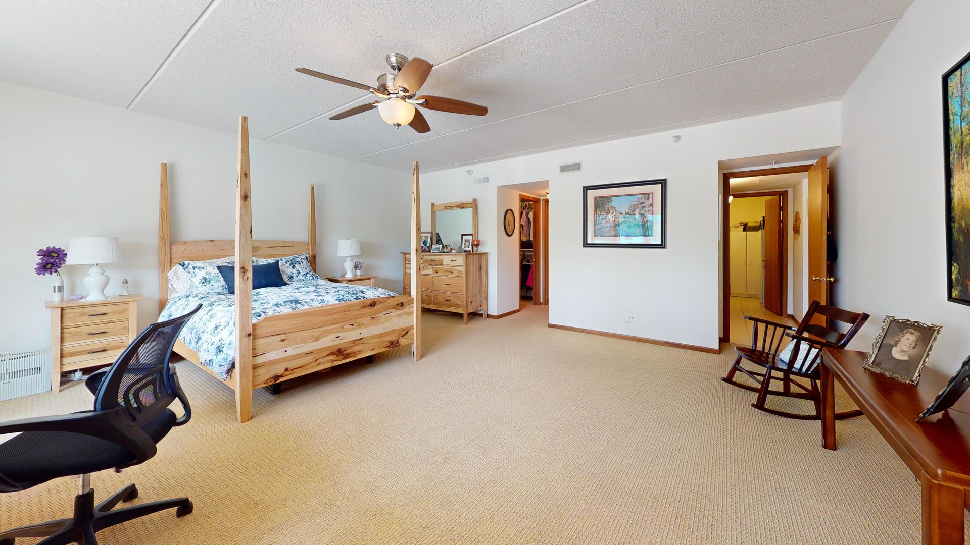 201 N Vail Avenue #207, Arlington Heights, IL 60004
