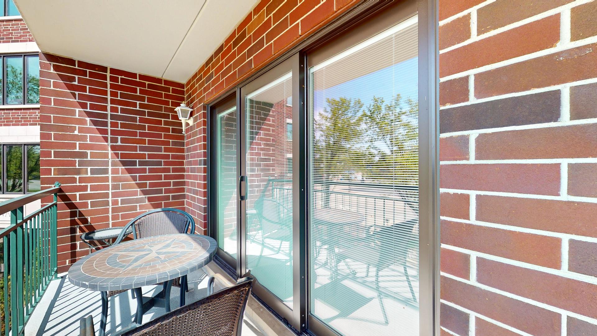 201 N Vail Avenue #207, Arlington Heights, IL 60004