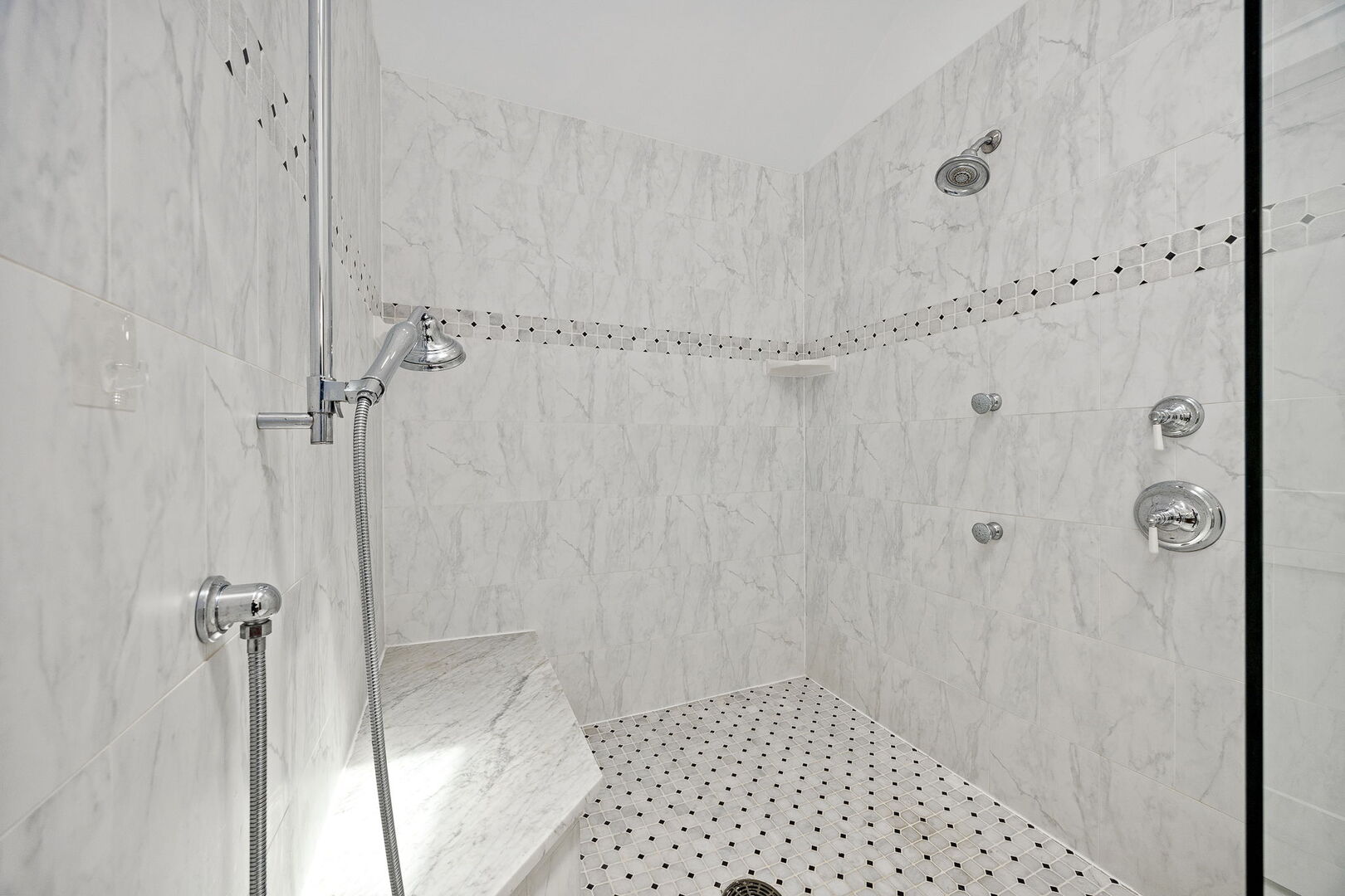 5132 Grand Avenue, Downers Grove, IL 60515