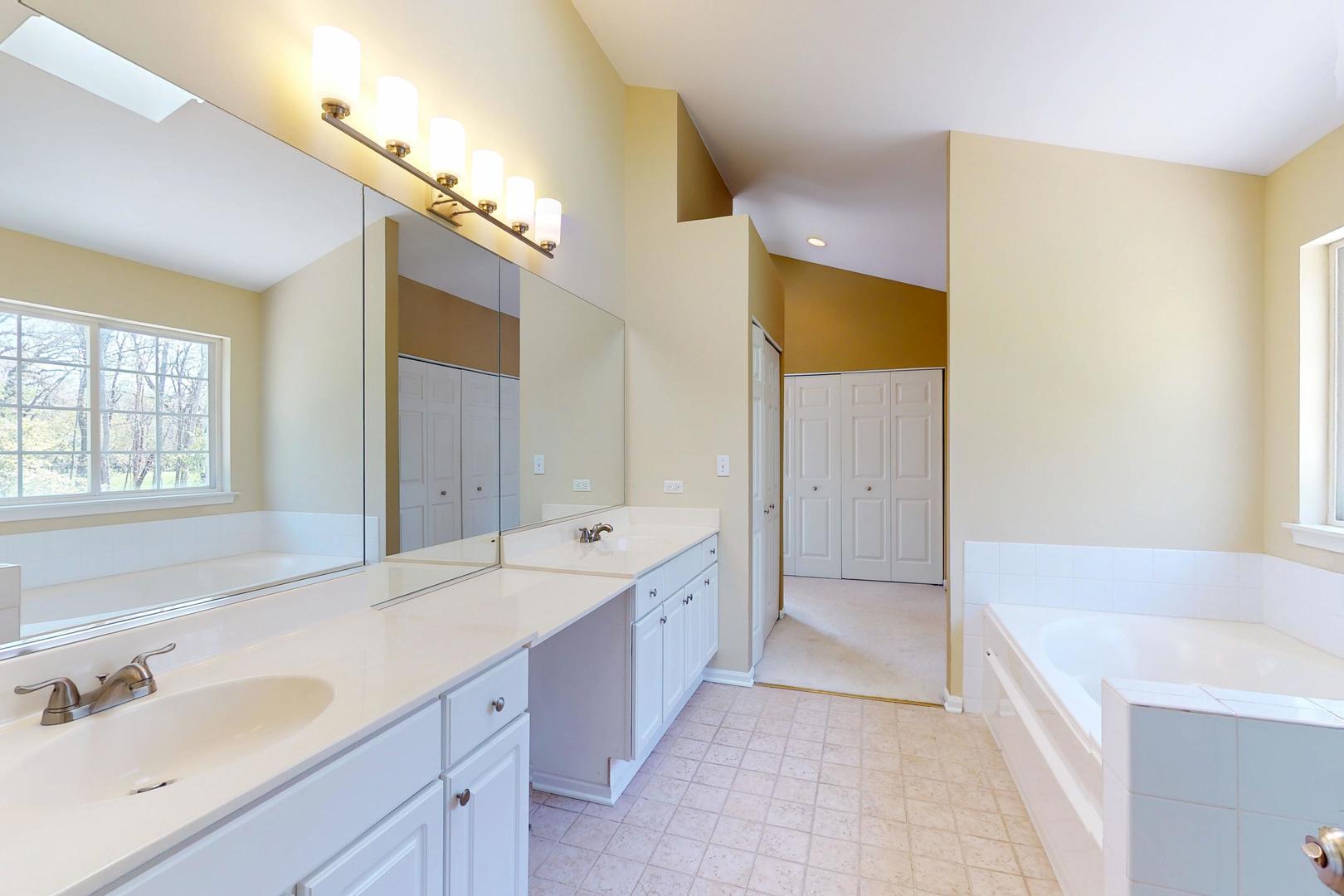 7569 Dada Drive, Gurnee, IL 60031