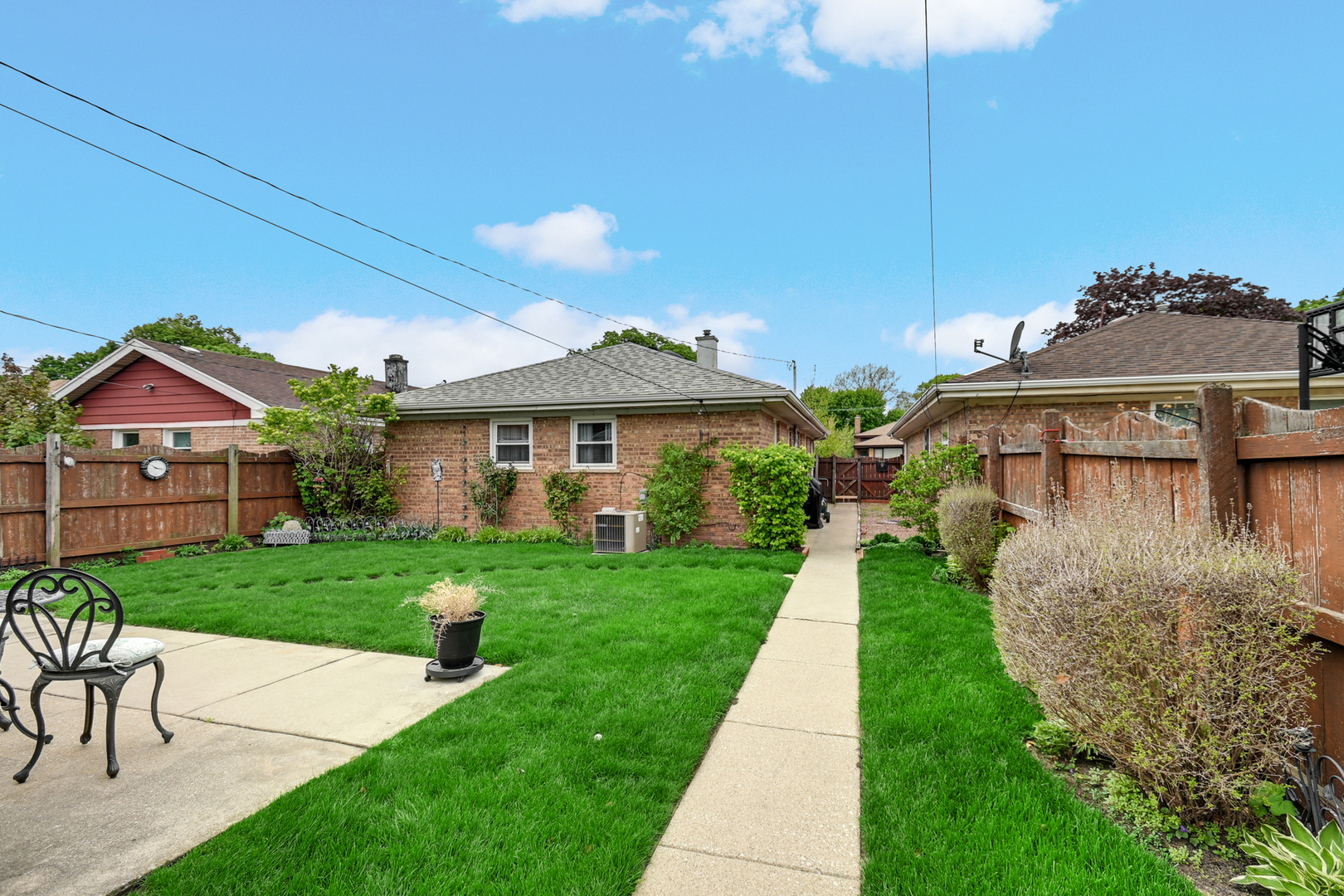 10445 S Avenue E Avenue, Chicago, IL 60617