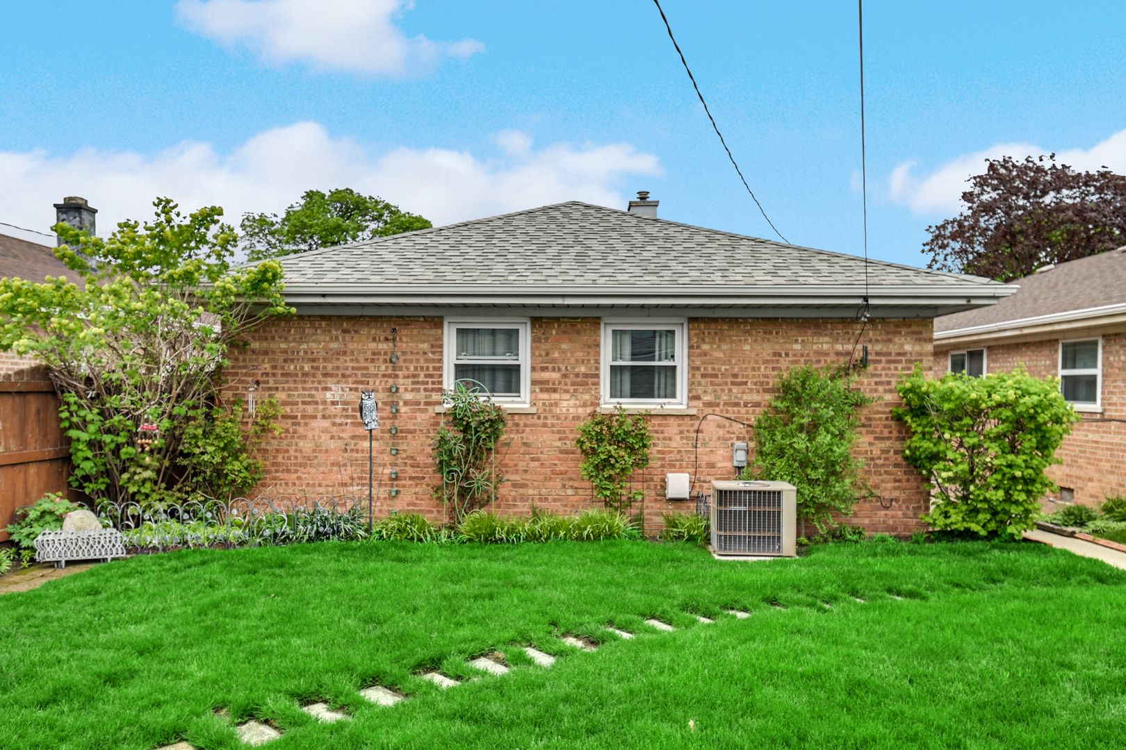 10445 S Avenue E Avenue, Chicago, IL 60617