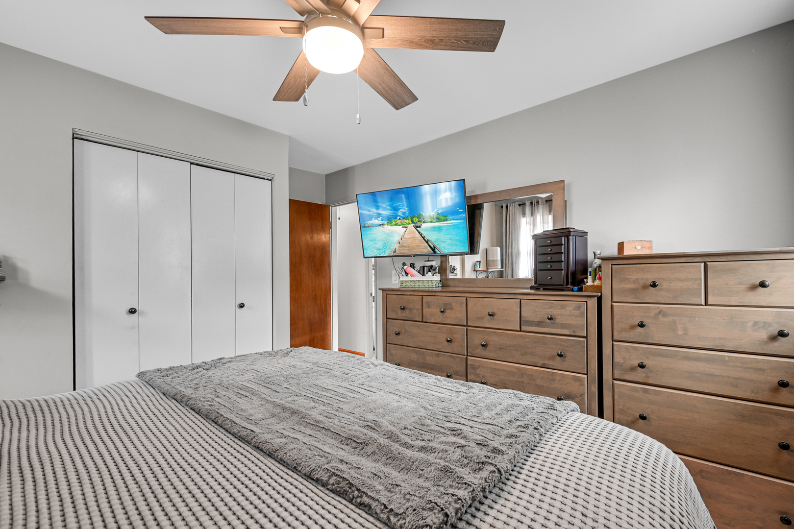 10445 S Avenue E Avenue, Chicago, IL 60617