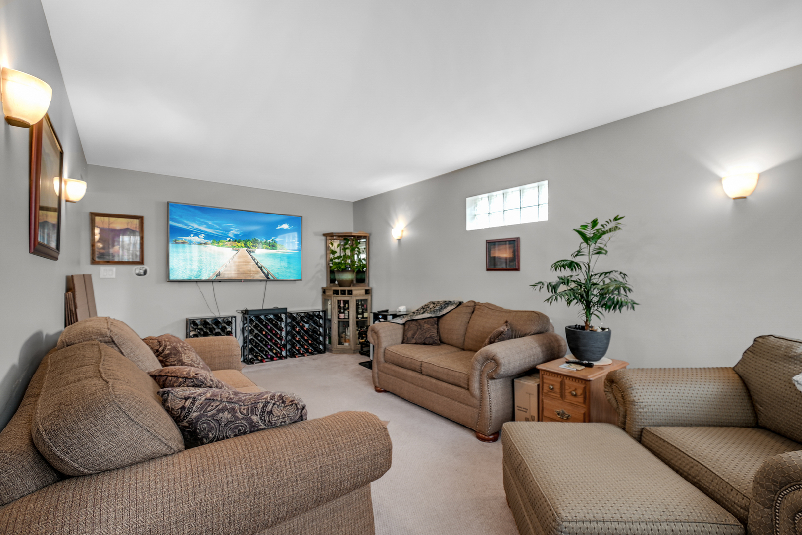 10445 S Avenue E Avenue, Chicago, IL 60617