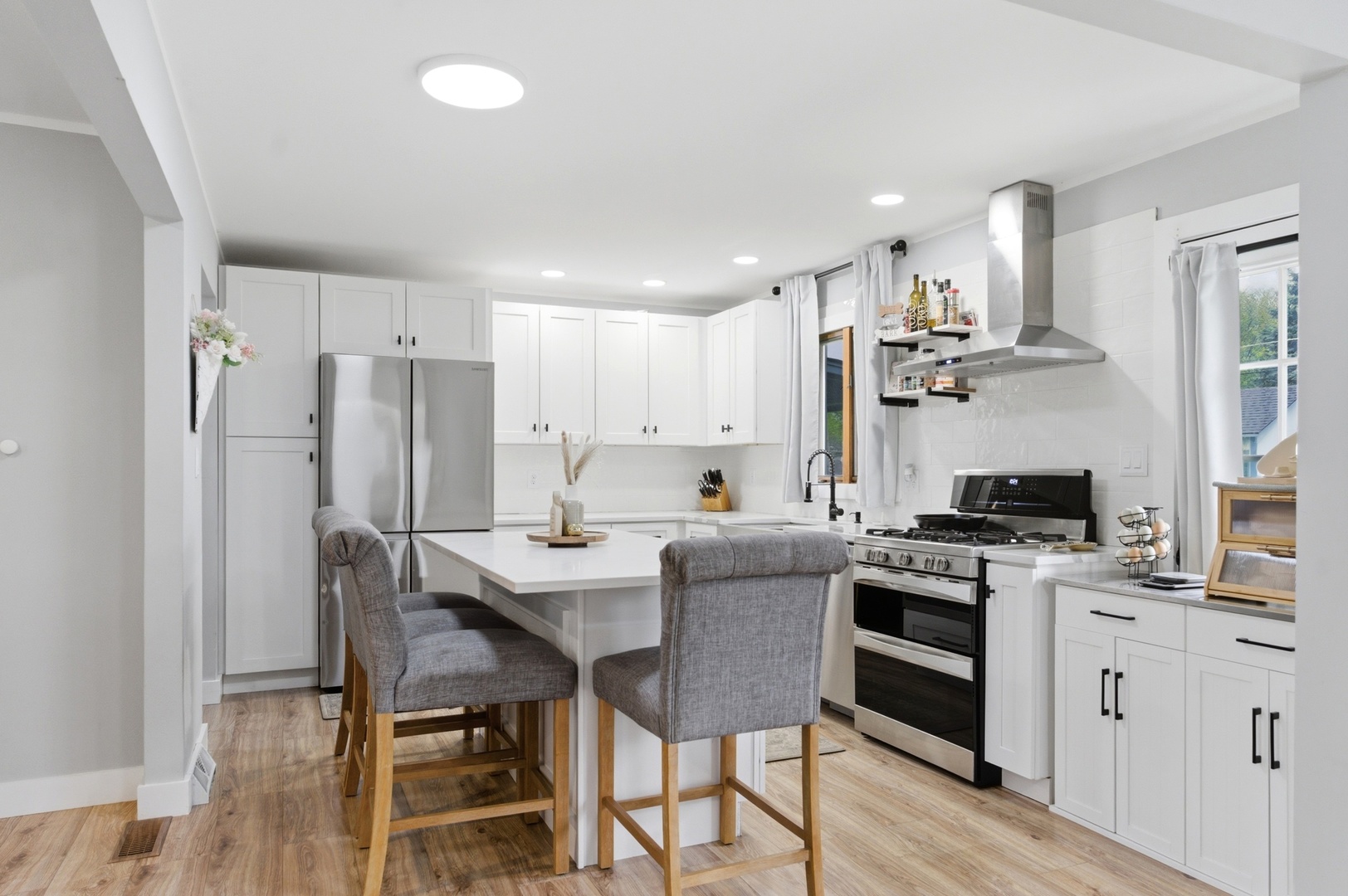 16123 S Peerless Drive, Plainfield, IL 60586