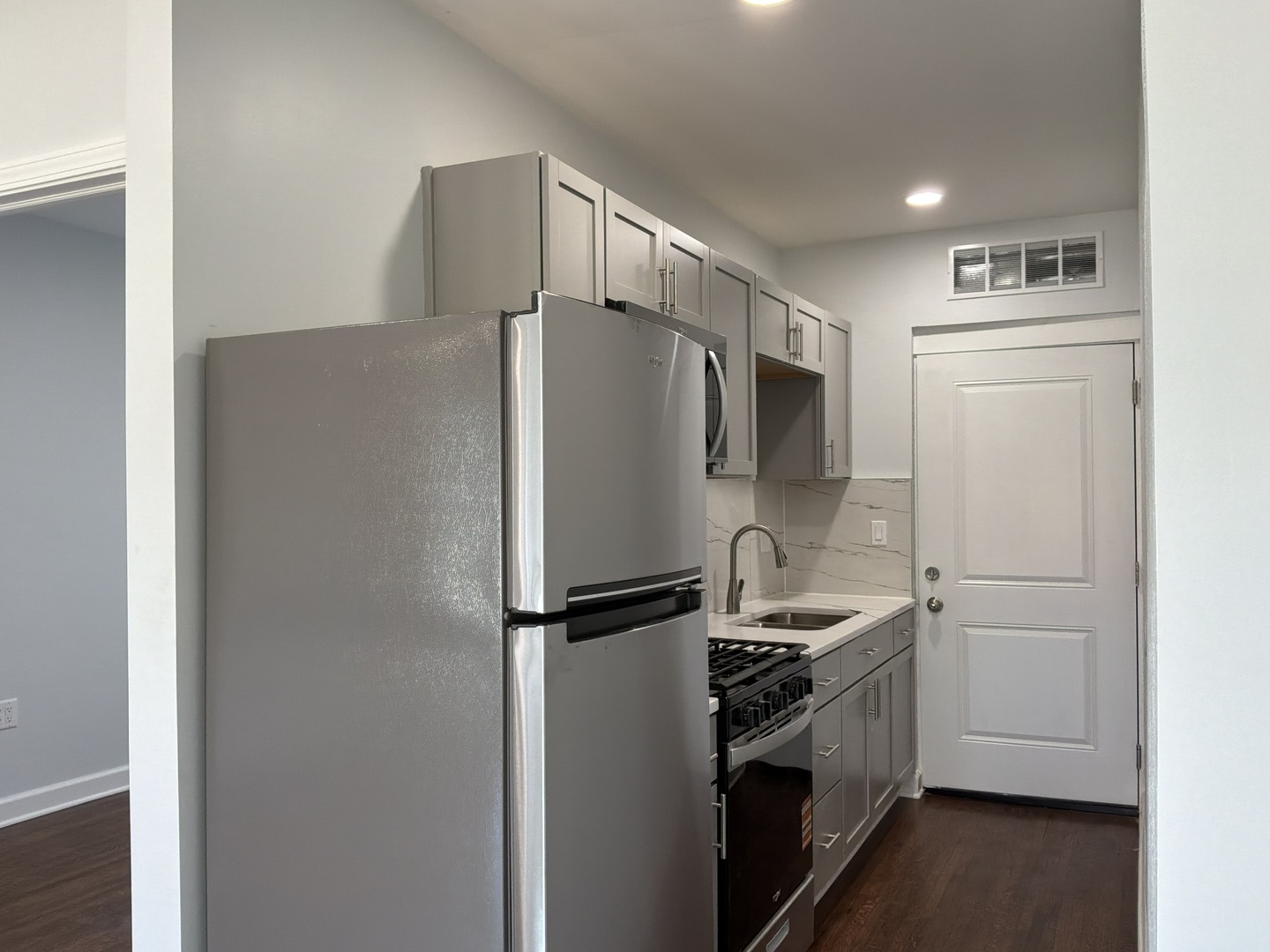 224 E Cass Street #2F, Joliet, IL 60432