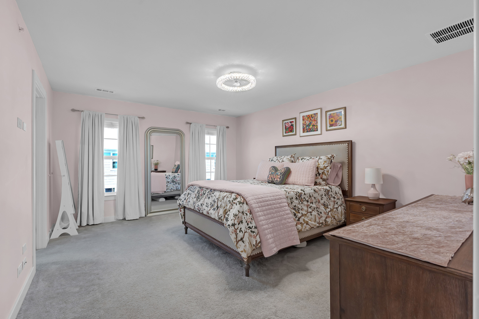 35 Nicholas Drive, Des Plaines, IL 60016