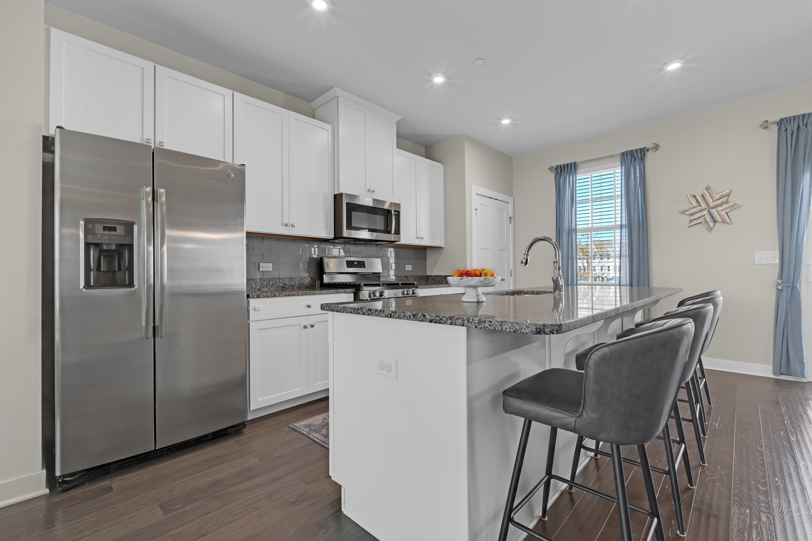 35 Nicholas Drive, Des Plaines, IL 60016