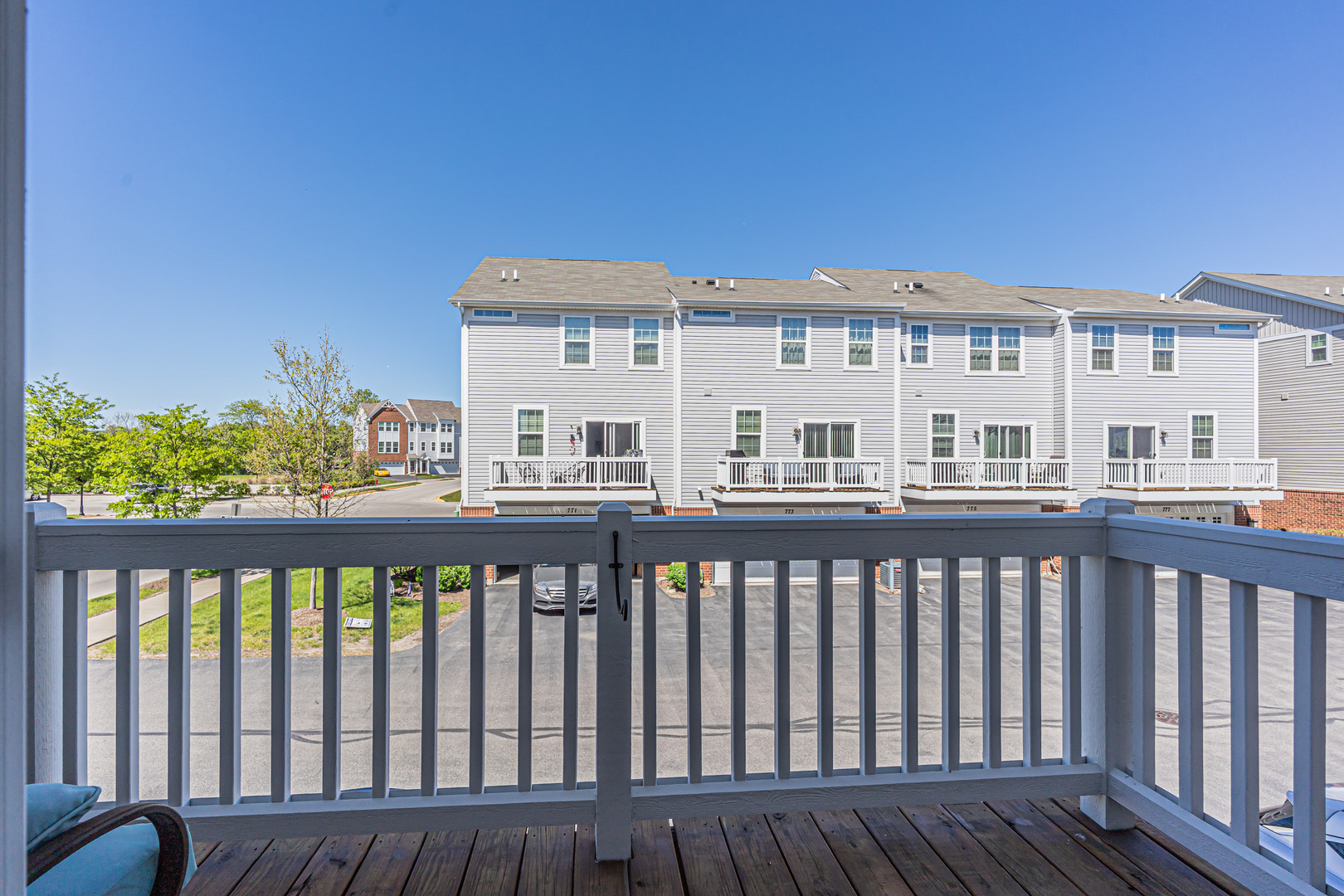 35 Nicholas Drive, Des Plaines, IL 60016