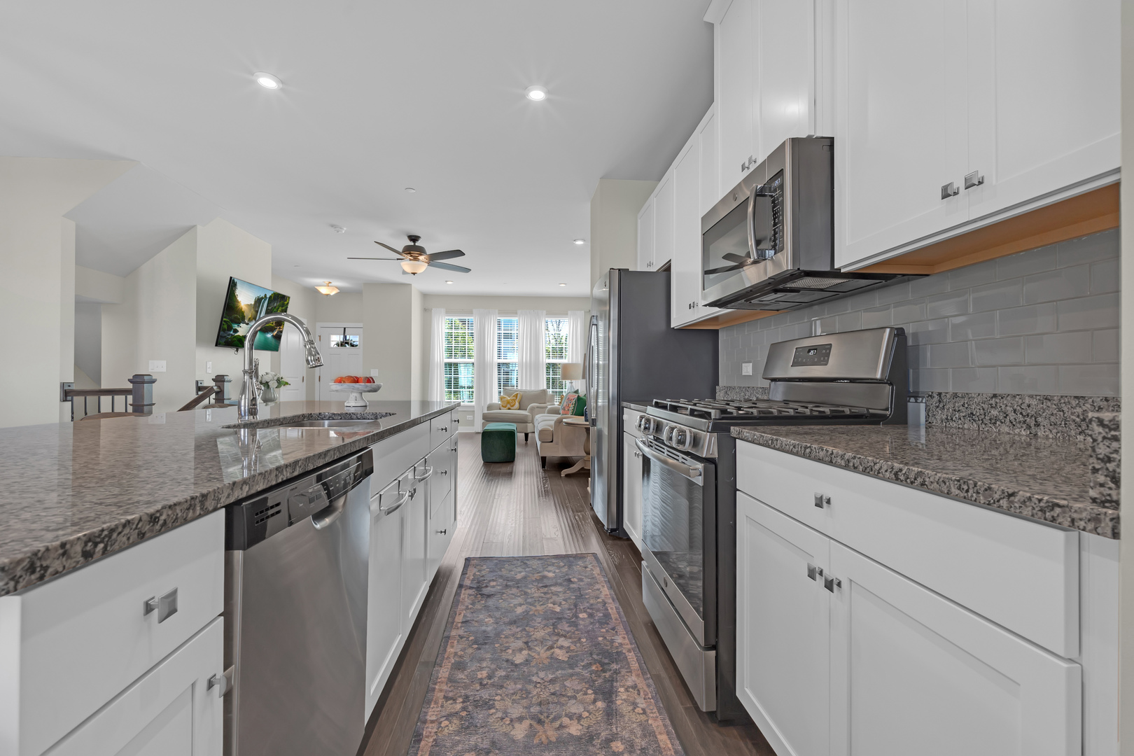 35 Nicholas Drive, Des Plaines, IL 60016