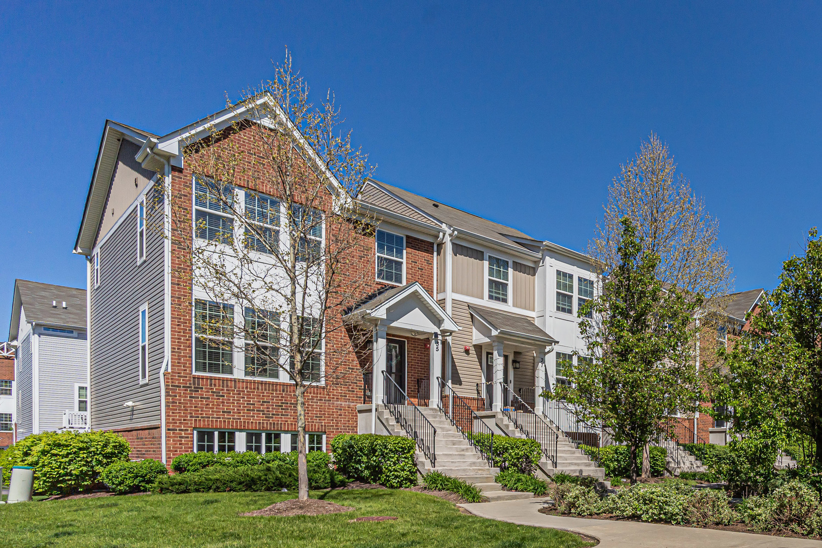 35 Nicholas Drive, Des Plaines, IL 60016