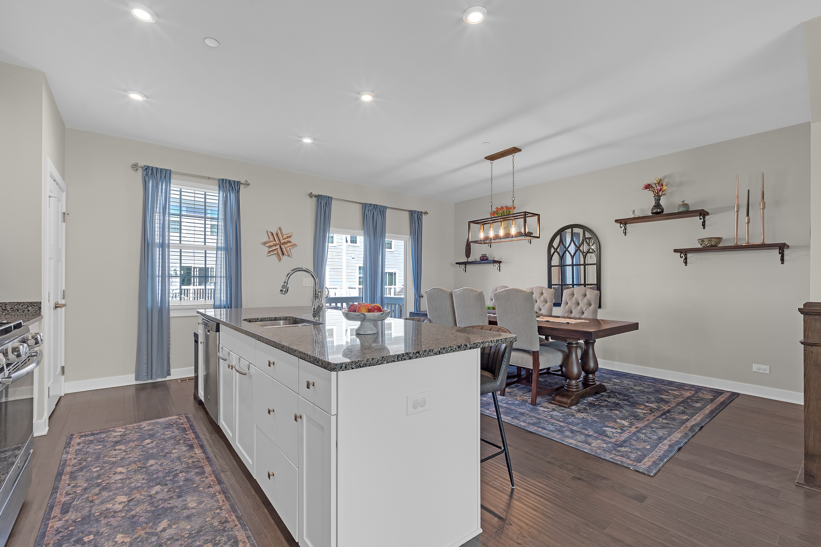 35 Nicholas Drive, Des Plaines, IL 60016