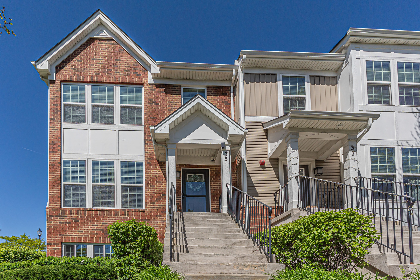 35 Nicholas Drive, Des Plaines, IL 60016