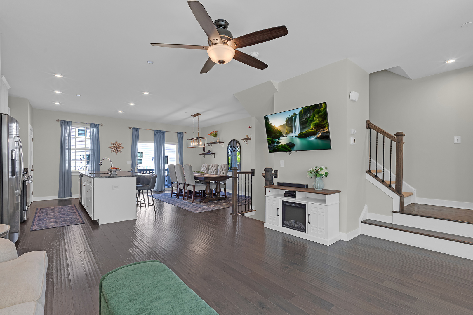 35 Nicholas Drive, Des Plaines, IL 60016
