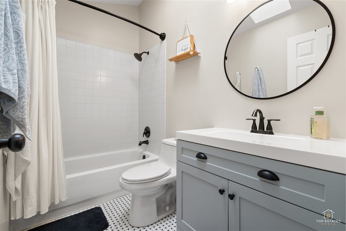 309 N Southport Road, Mundelein, IL 60060