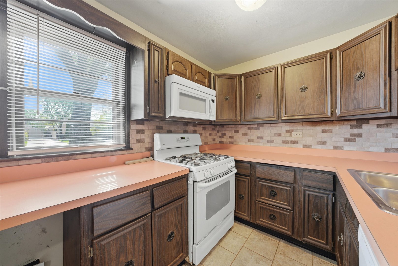 8204 Austin Avenue, Burbank, IL 60459