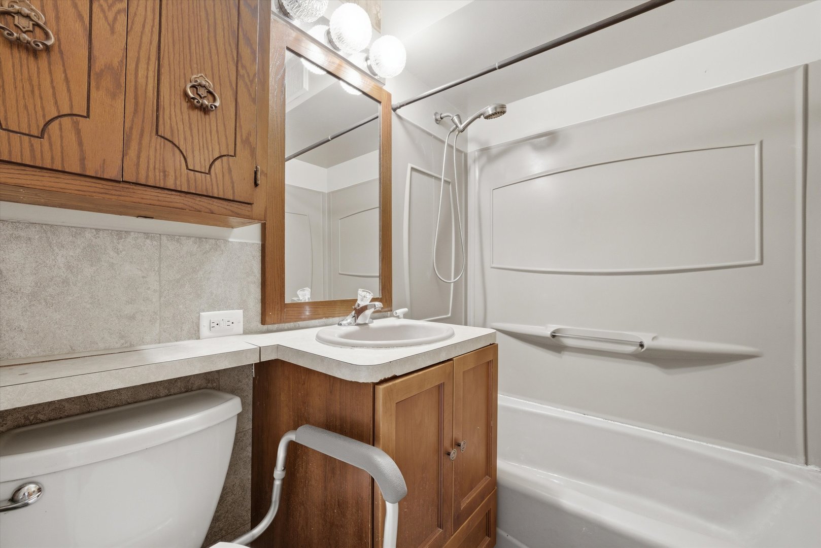 8204 Austin Avenue, Burbank, IL 60459