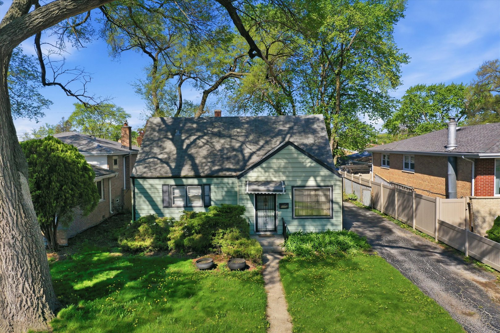 8204 Austin Avenue, Burbank, IL 60459