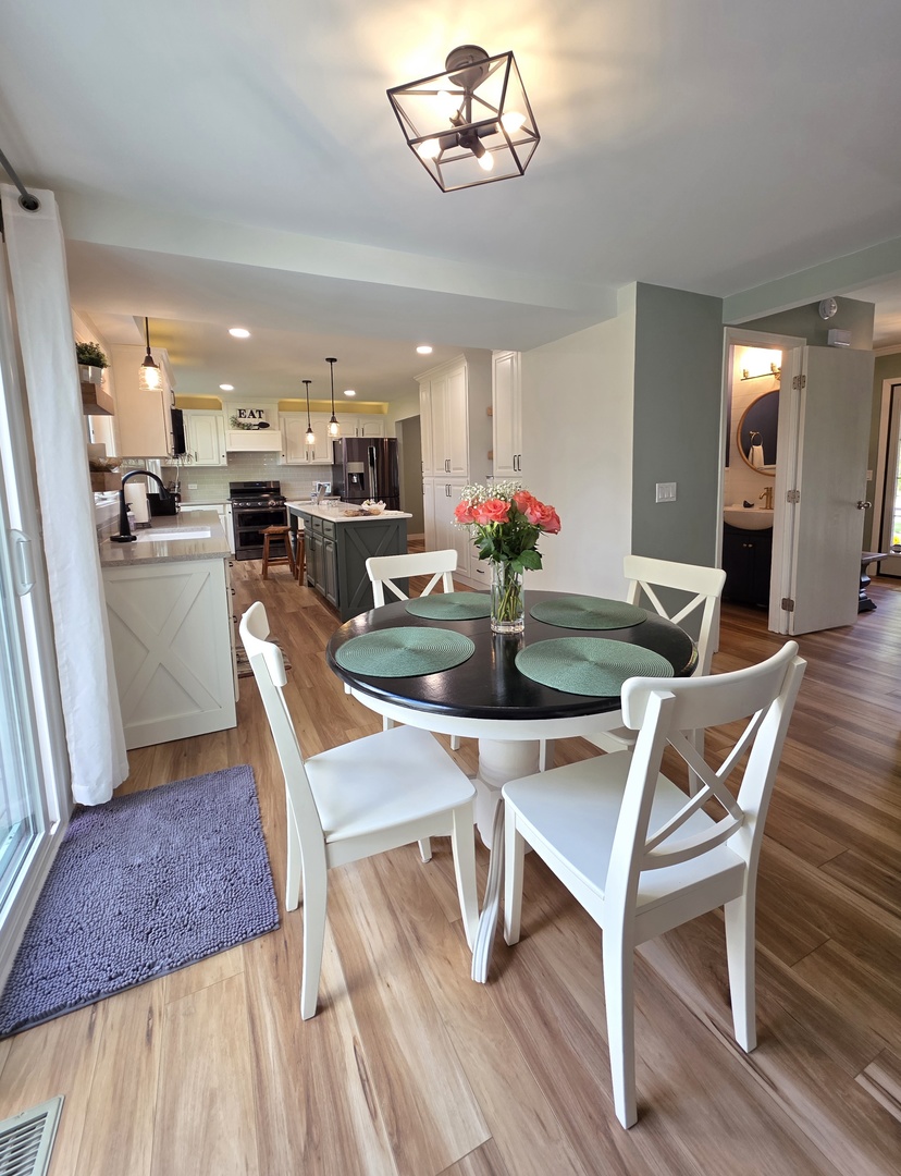 585 N Lyle Avenue, Elgin, IL 60123