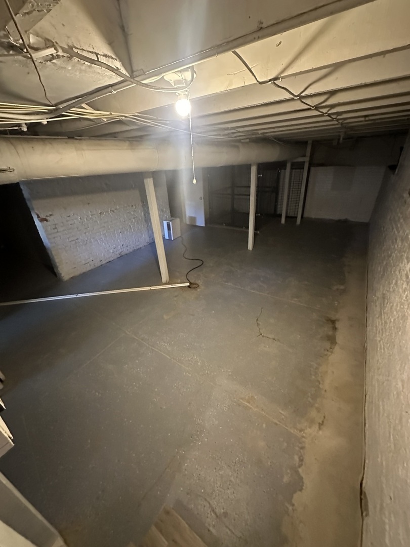 1307 S Main Street, Bloomington, IL 61701