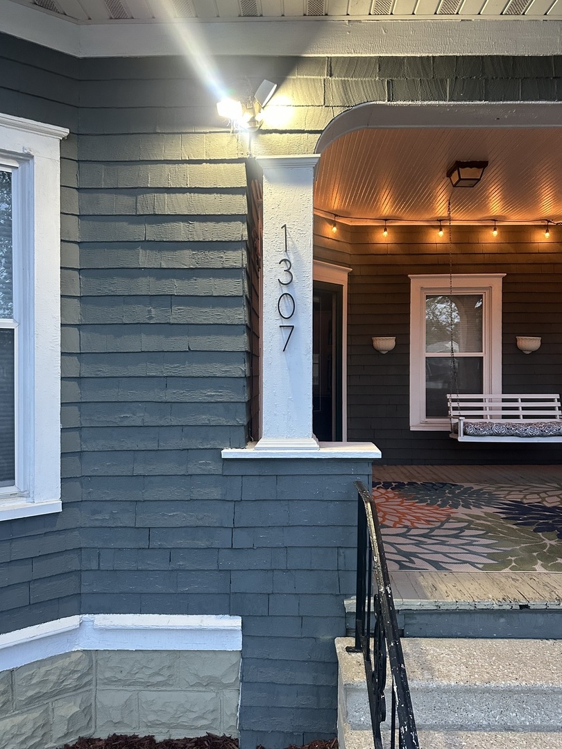 1307 S Main Street, Bloomington, IL 61701