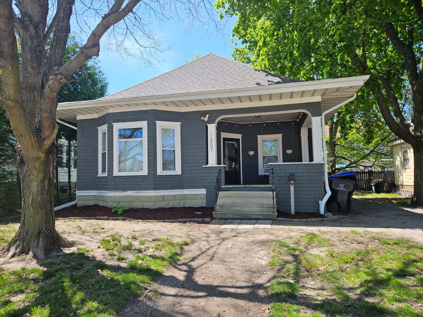 1307 S Main Street, Bloomington, IL 61701