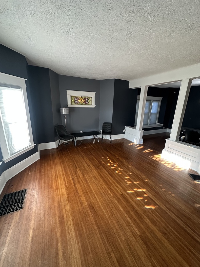 1307 S Main Street, Bloomington, IL 61701