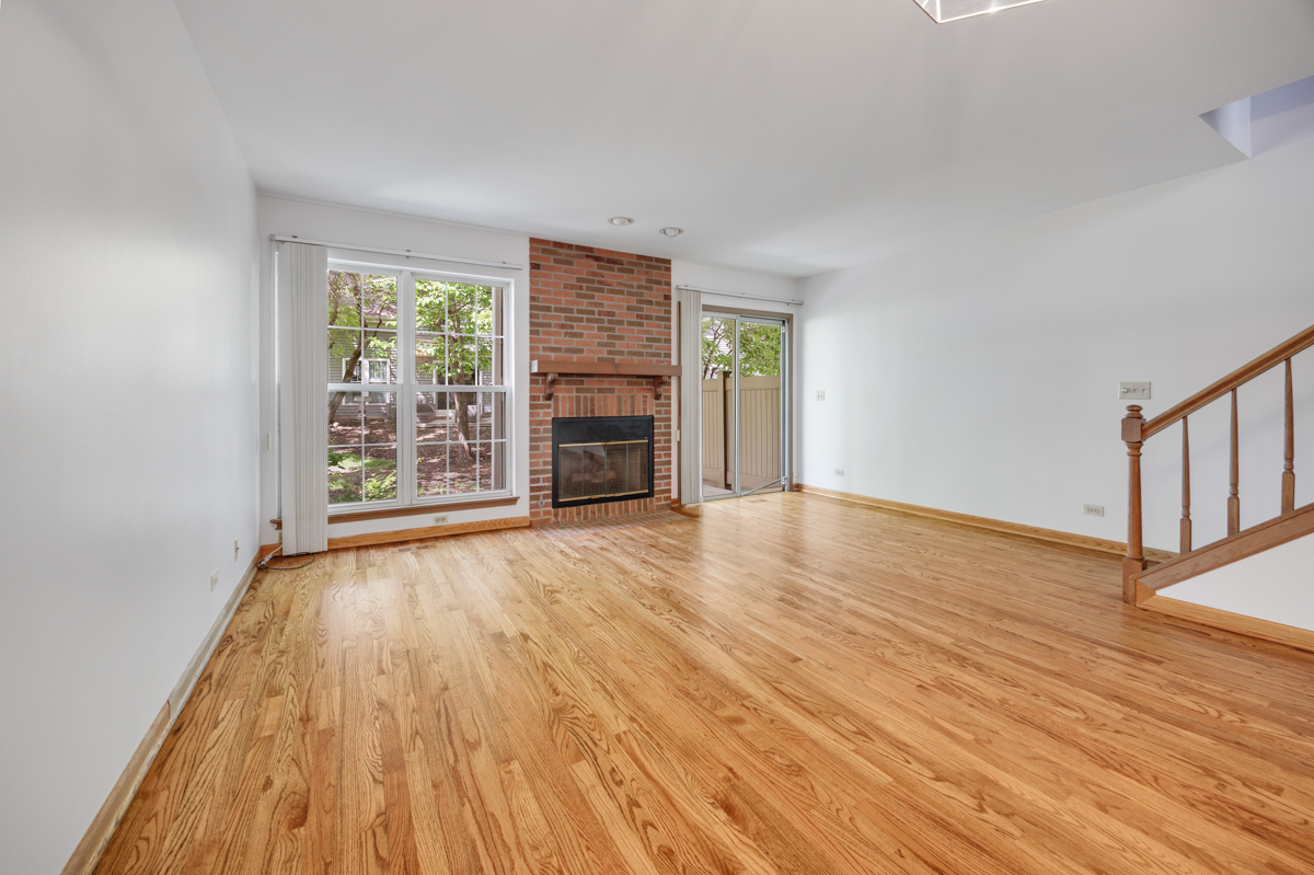942 Little Falls Court, Elk Grove Village, IL 60007