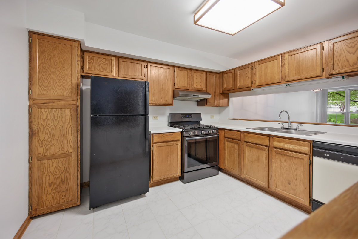 942 Little Falls Court, Elk Grove Village, IL 60007