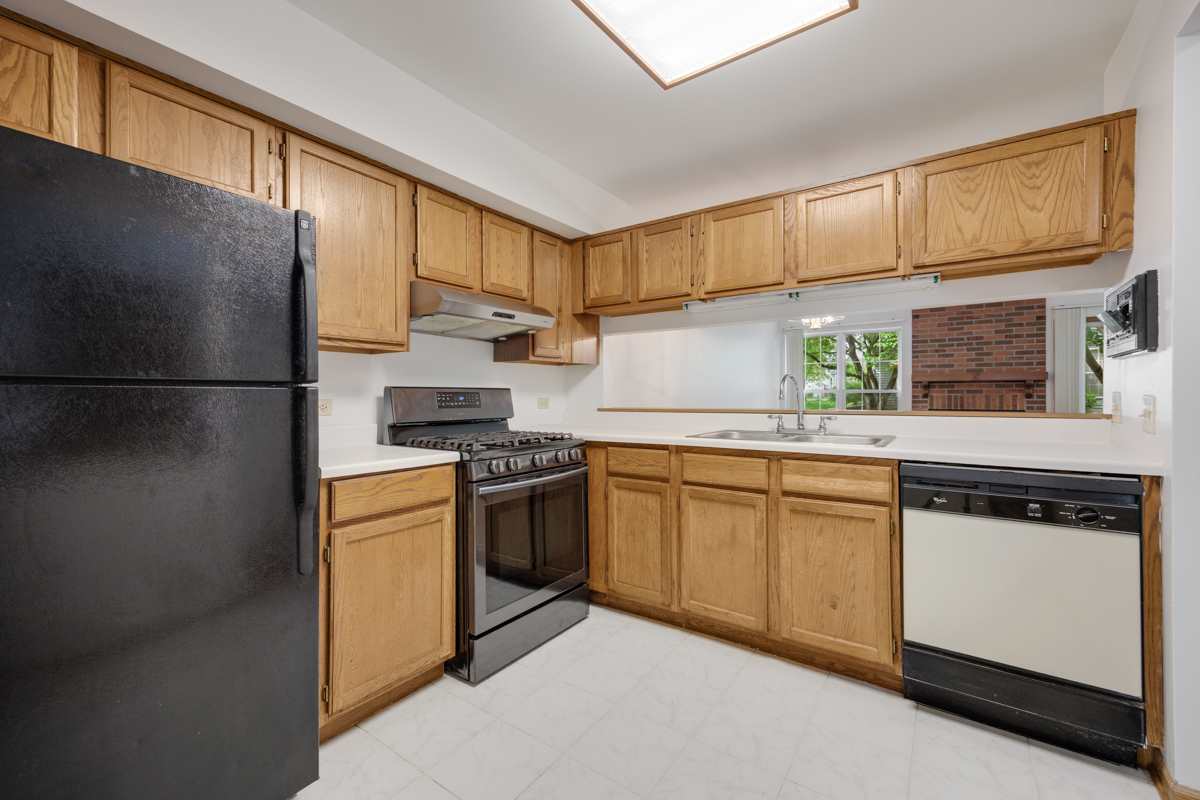 942 Little Falls Court, Elk Grove Village, IL 60007