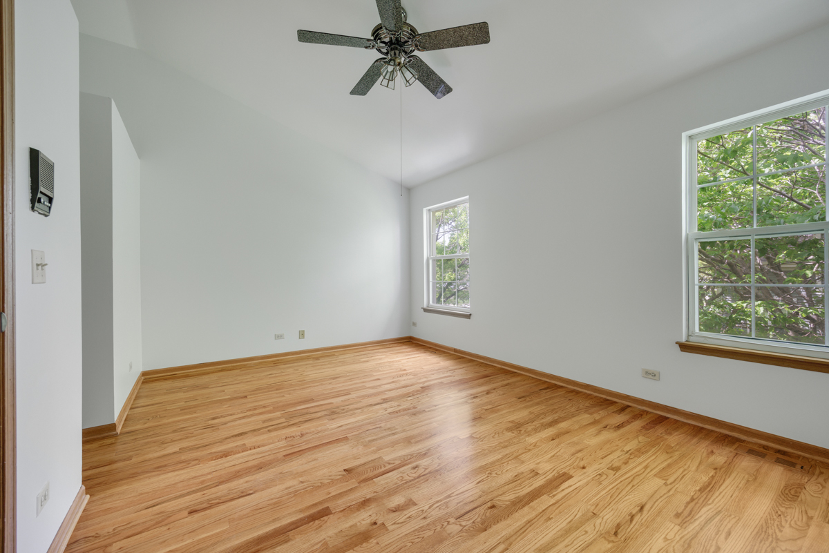 942 Little Falls Court, Elk Grove Village, IL 60007